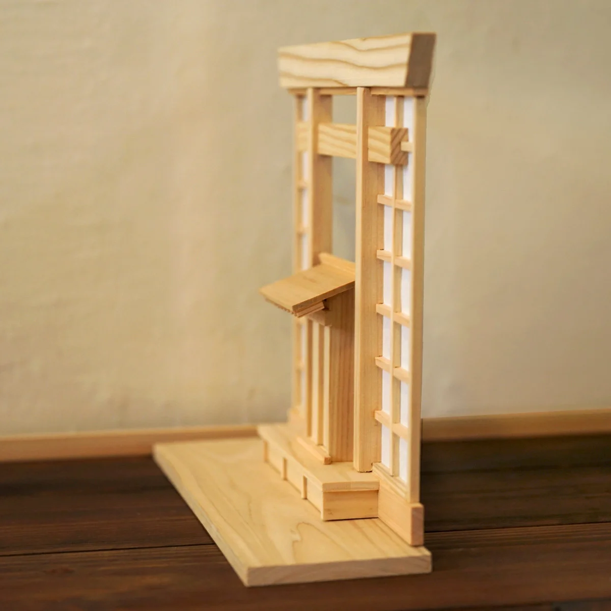 Side view of the hinoki wooden display object